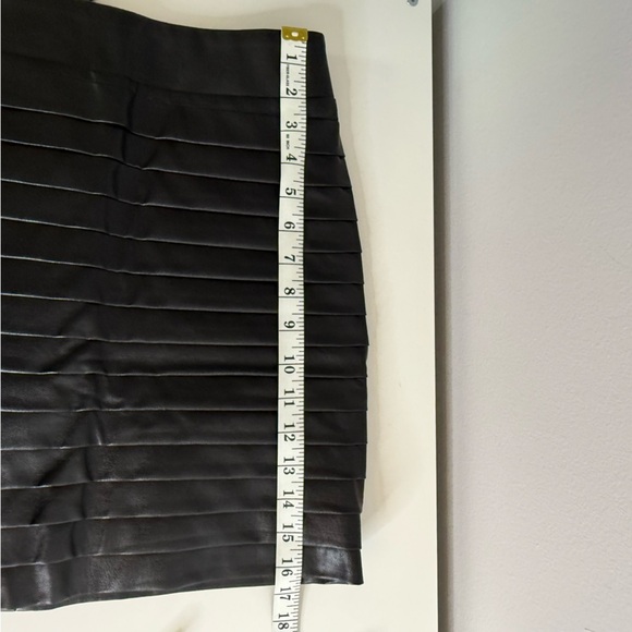 Majorelle - Chloe Black Faux Leather pleated Mini Skirt - XS - Picture 9 of 10